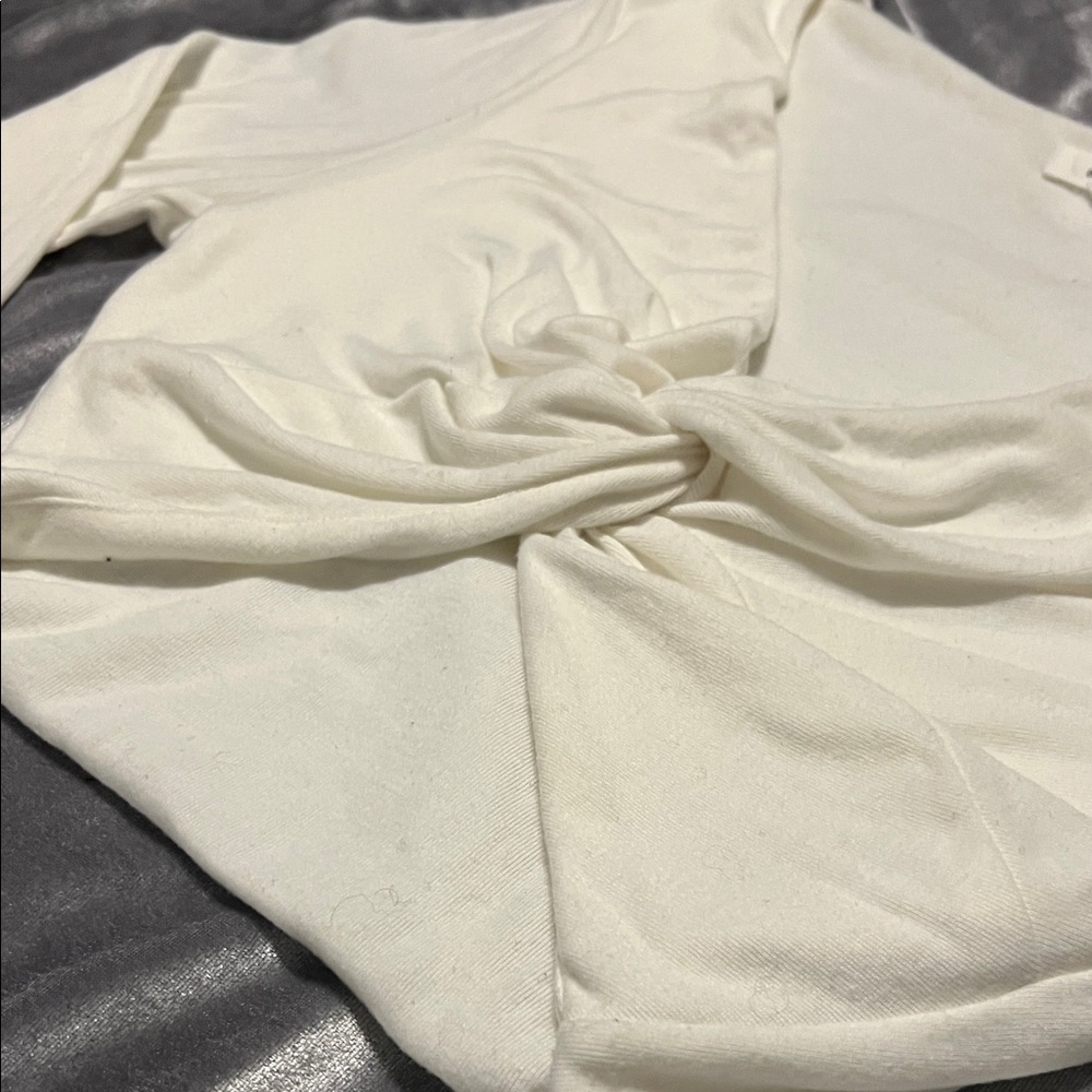 Elegant White Long Sleeve Top - Picture 3 of 4